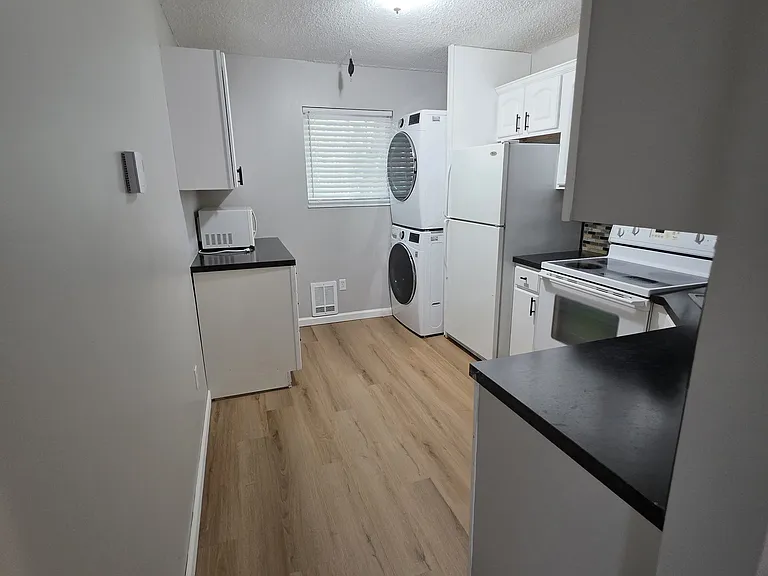 24 Sharon Rd #11 — Photo 7
