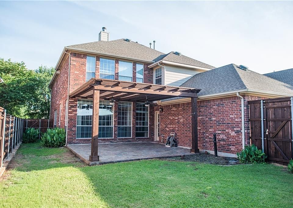 1st image of 15962 Twin Cove Dr