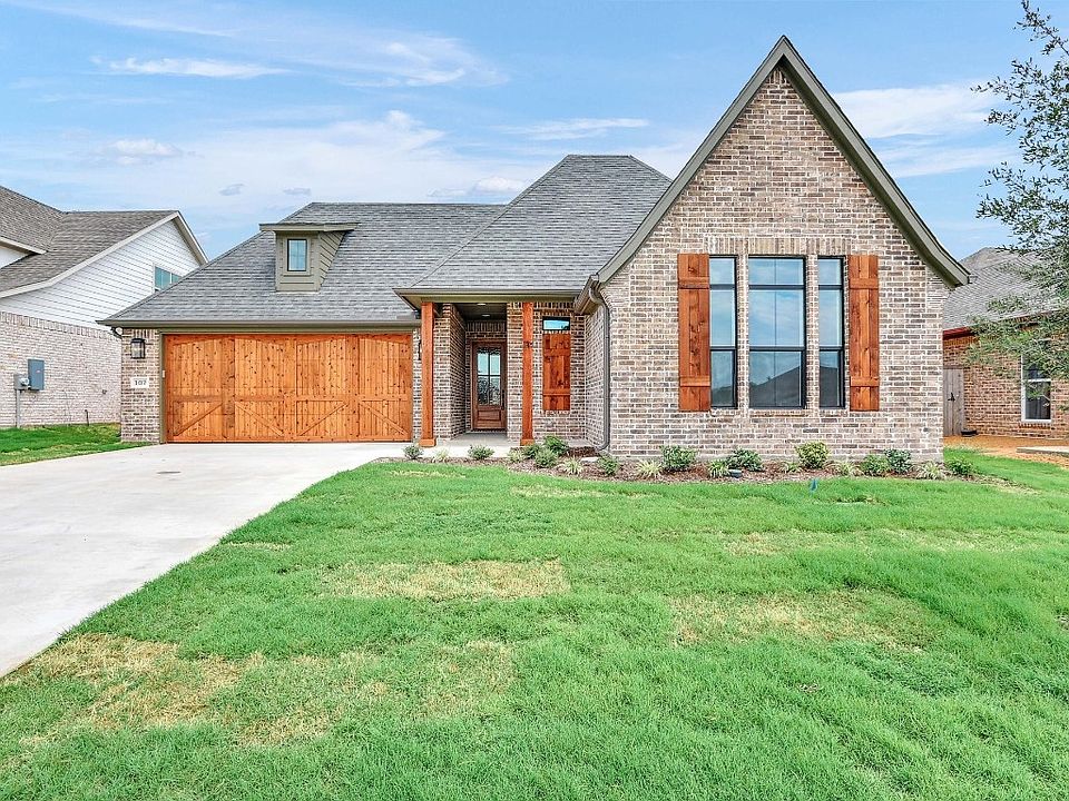 1st image of 107 Lantana Ln