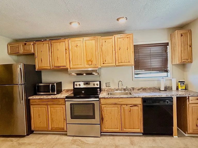 1358 Piper Way — Photo 10