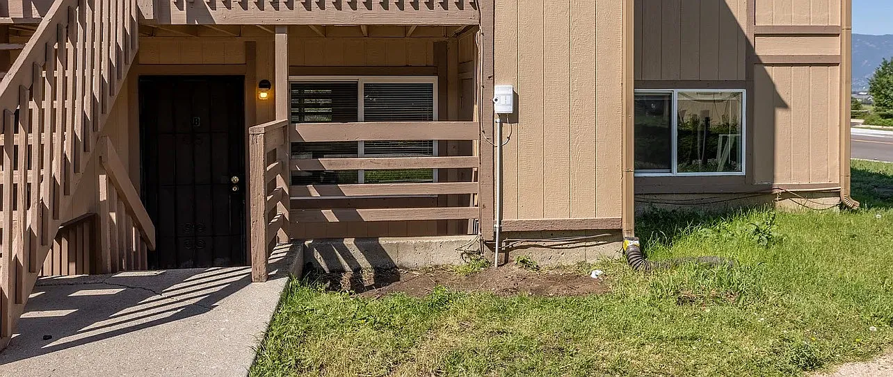 845 Hathaway Dr — Photo 1