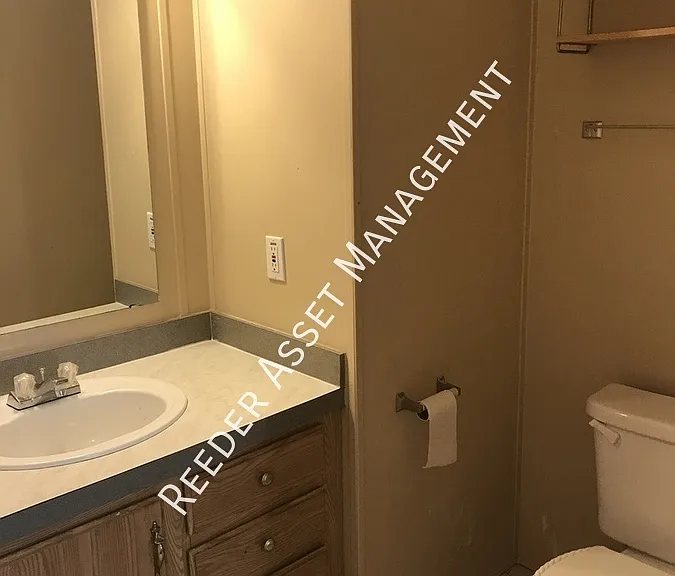 515 E 900 N — Photo 4