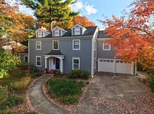 10 Sunset Ln, Leland Grove, IL 62704