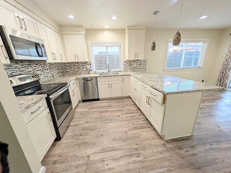 Kitchen - view 2