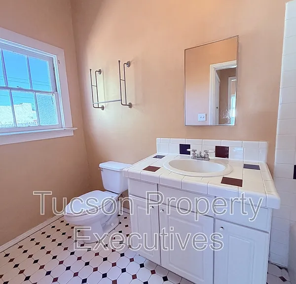 1222 N Olsen Ave — Photo 8