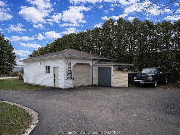 5th image of 418 Talbot St W