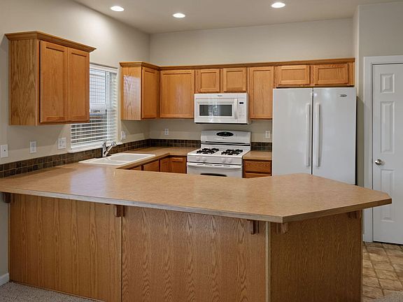 4th image of 21164 Copperfield Ave