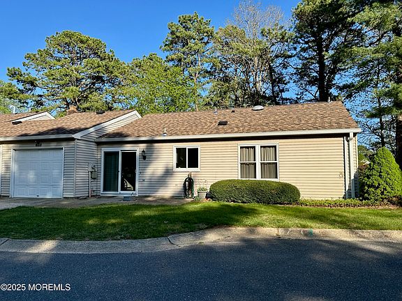 3rd image of 727A Wooton Court