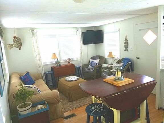 Fully furnished w/ TV