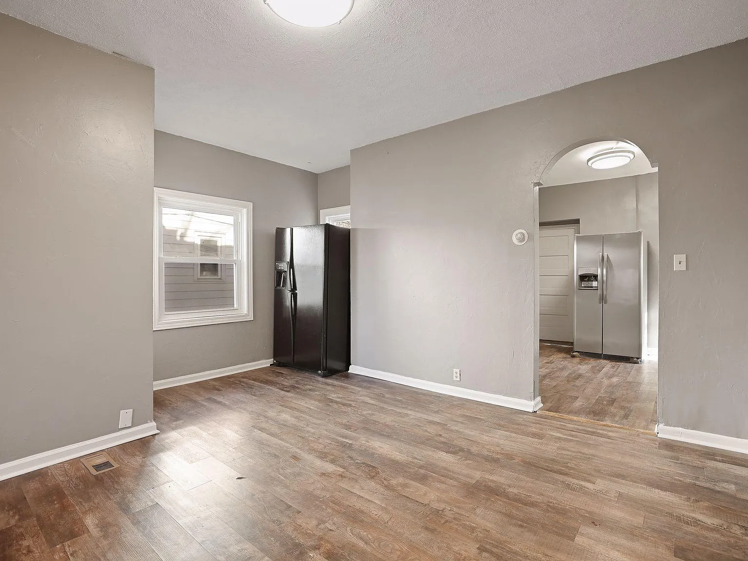 7 bed, 2580 sqft, $3,300 — Photo 2