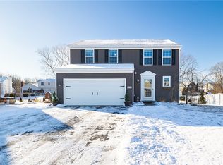 1139 Harlowe Ln, Farmington, NY 14425