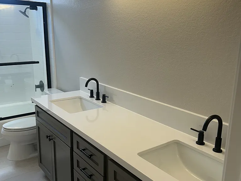 2430 Santa Ana Ave #10 — Photo 4