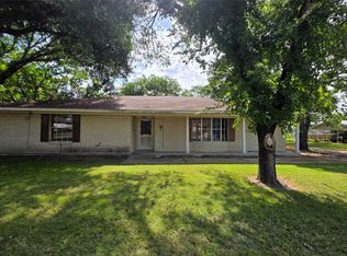 204 Fordyce St, Barry, TX 75102