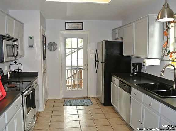 3rd image of 7519 Acorn Bend Dr