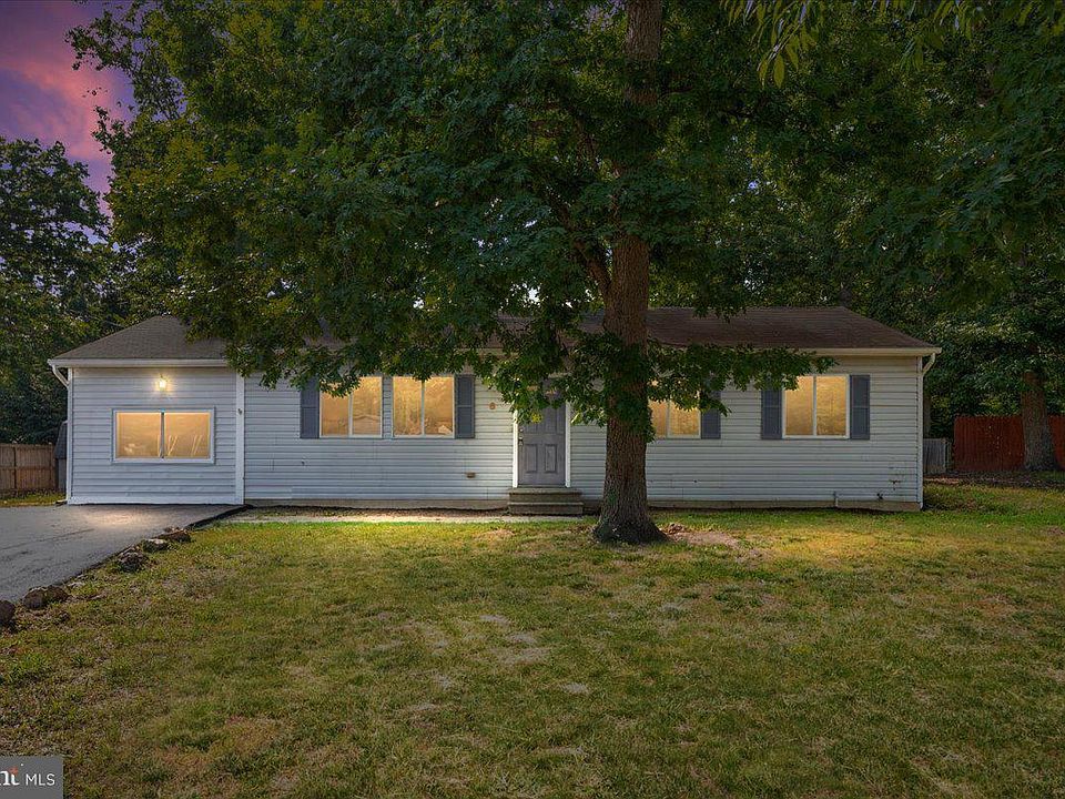 1st image of 6 Breezy Hill Dr