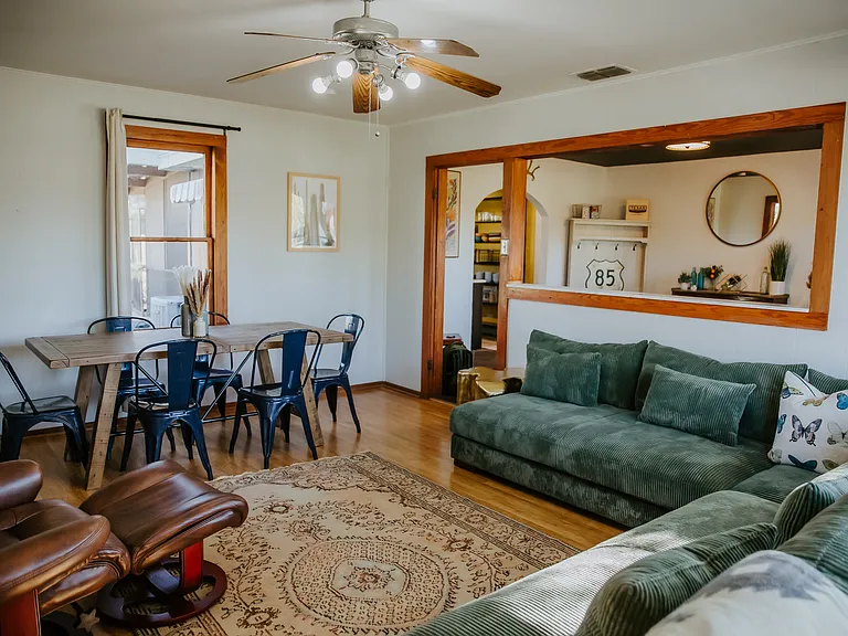 604 W Pecan St — Photo 26