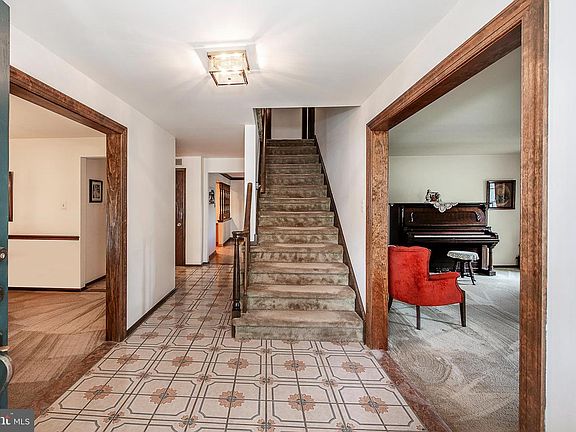 5th image of 15 Saint Andrews Dr