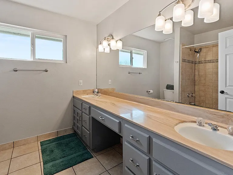 8464 N 7th Ave — Photo 27
