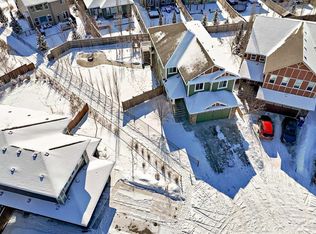 18 N Mount Rae Pl, Okotoks, AB T1S0P1