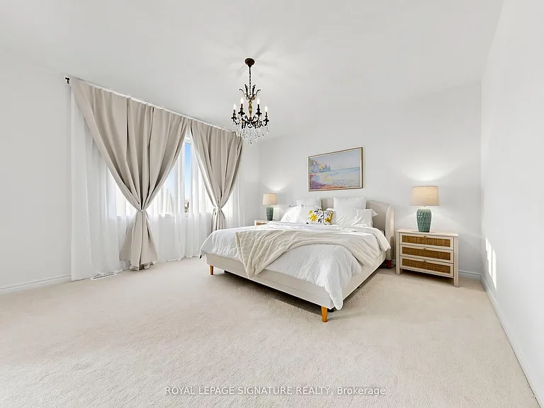 635 Newlove St — Photo 25