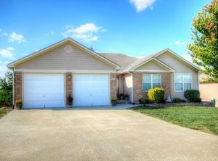 802 Shorthorn Rd, Grain Valley, MO 64029