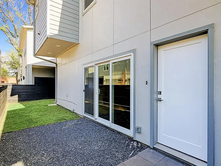 1906 Jack Oak Ave — Photo 2