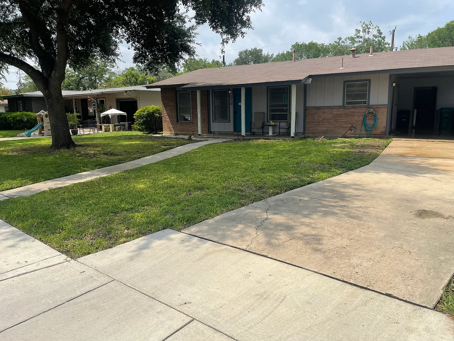 210 S Guilford Dr — Photo 2