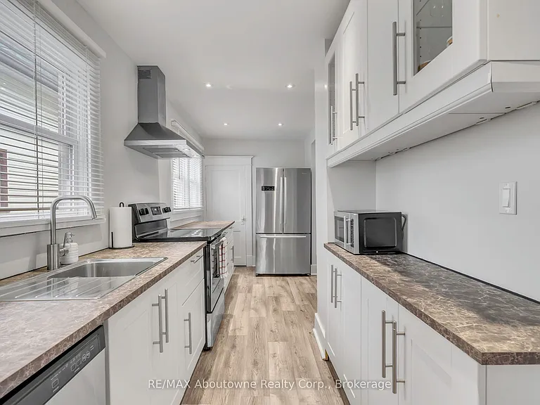 5111 Kitchener St — Photo 1