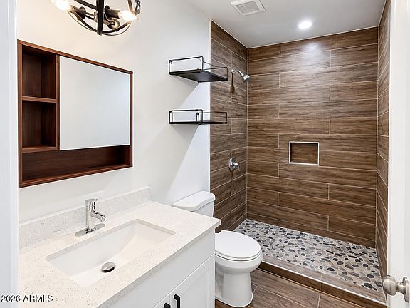 3rd image of 1538 W MCKINLEY Street
