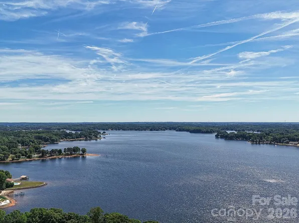 8793 Peninsula Dr, Terrell, NC 28682