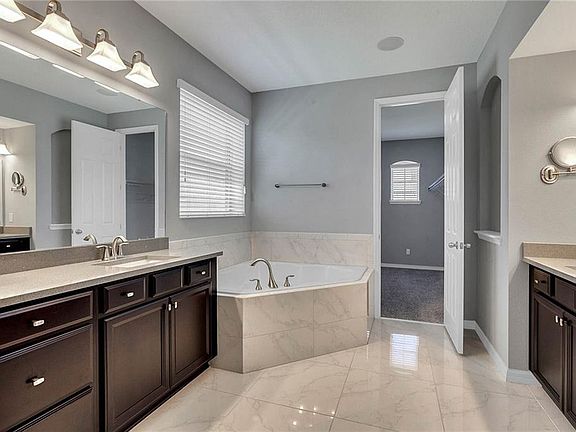 5th image of 3313 Preserve Dr