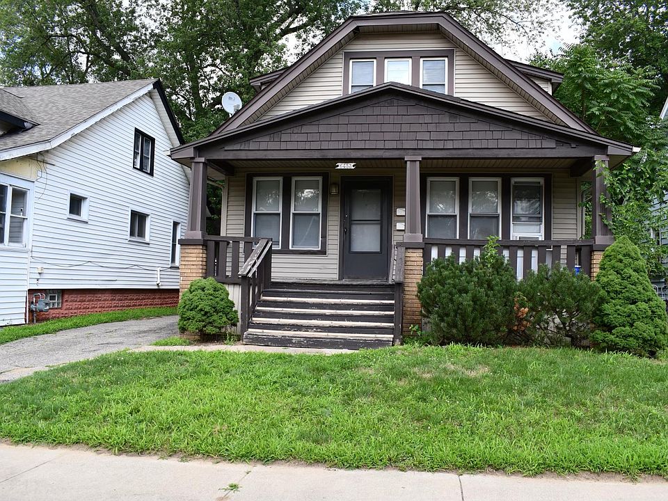 Front view of home