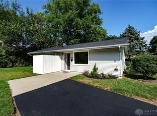 418 Defoe Dr, Dayton, OH 45431
