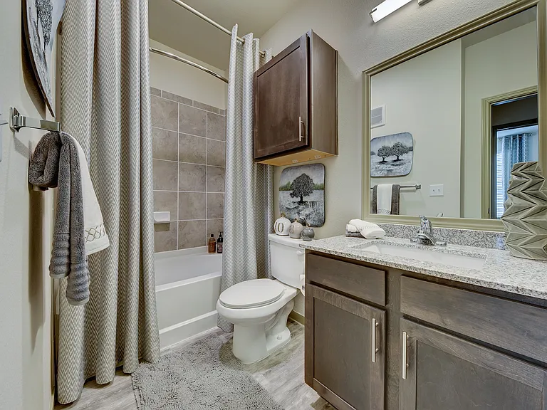 Estraya Westover Hills Apartments — Photo 34