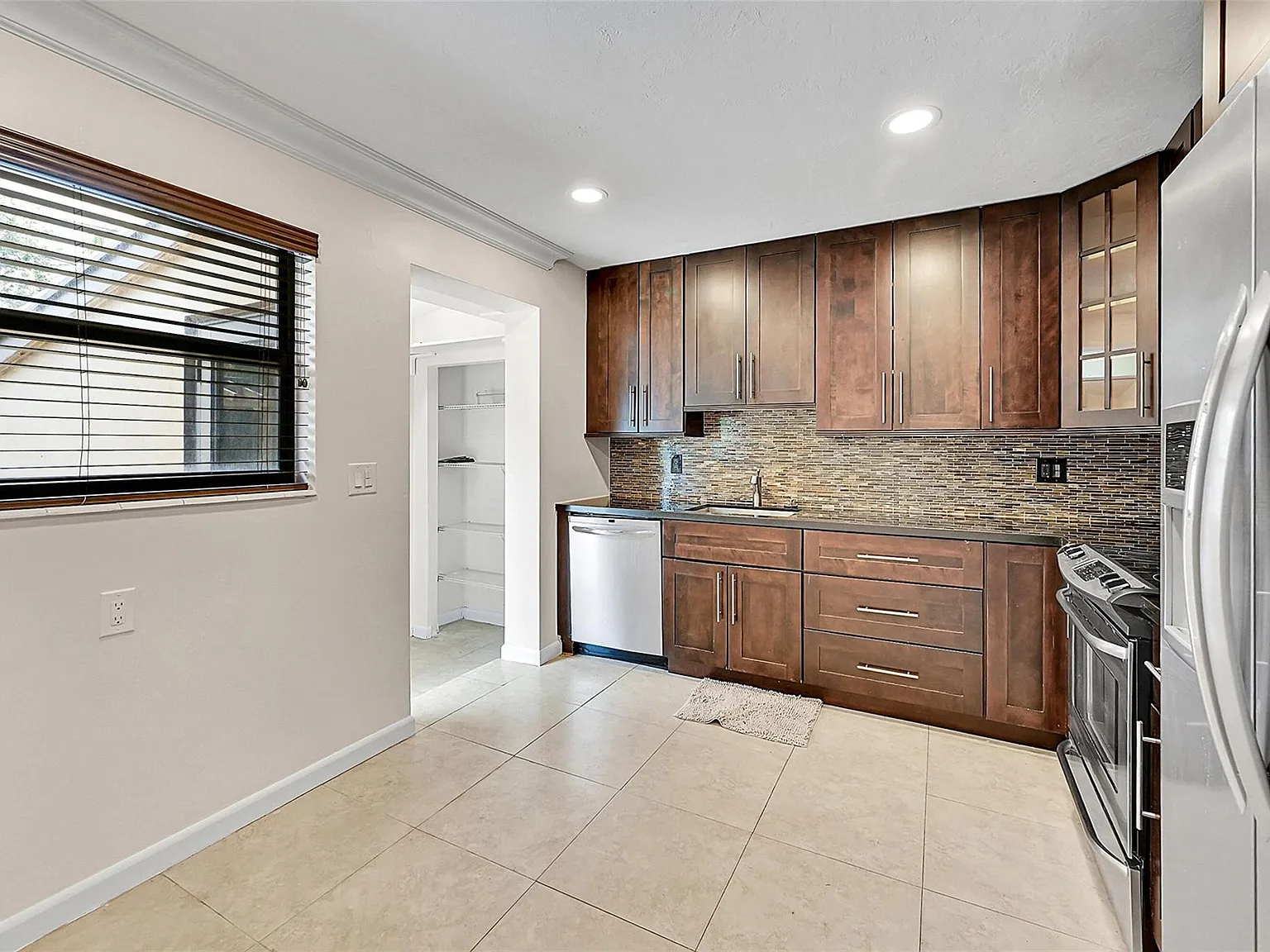 2 bed, 2.0 bath, 1980 sqft, $2,500 — Photo 3
