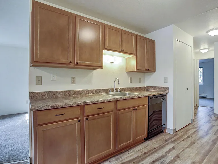 Highland Hills Apartments — Photo 14