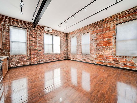 5th image of 139 E Main St #112