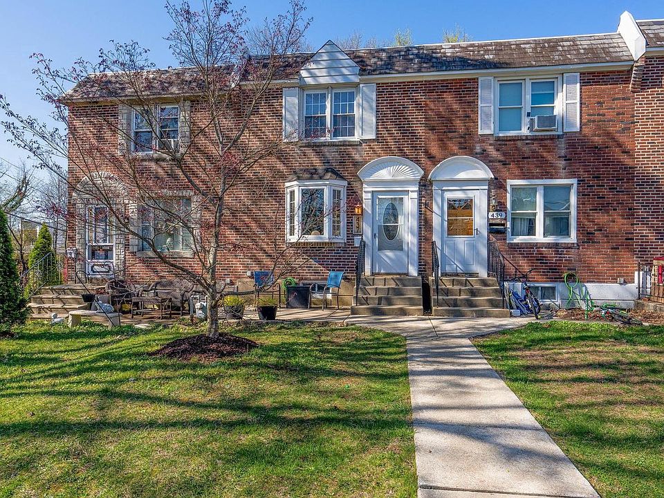 1st image of 437 Park Dr