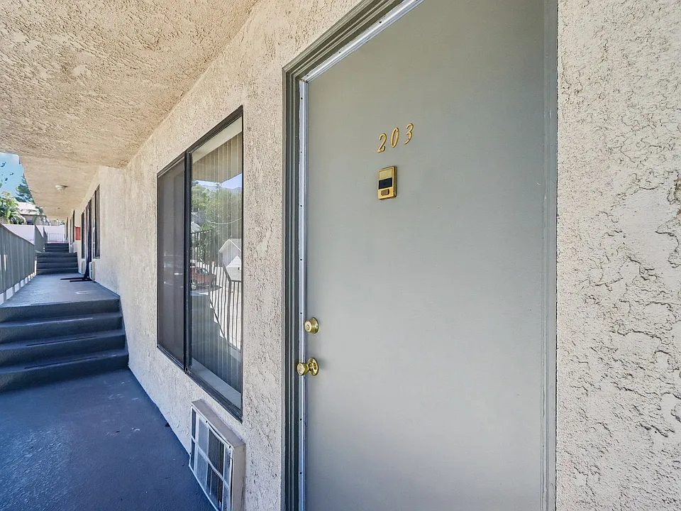 10210 Mountair Ave., Tujunga