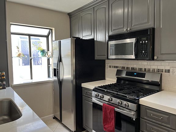 Kitchen (new gas stove & convection oven)