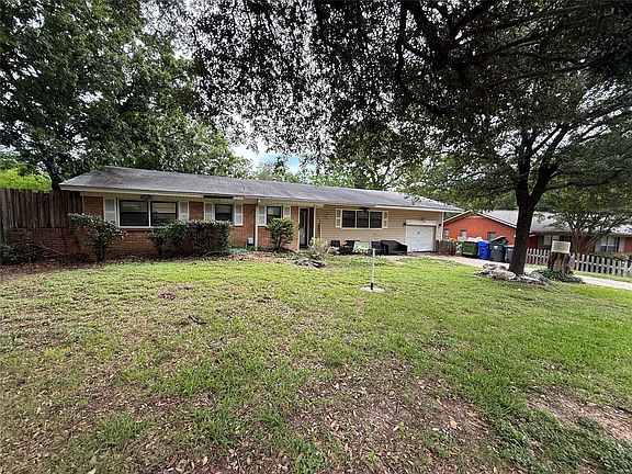 2nd image of 2324 Oak Cliff Dr