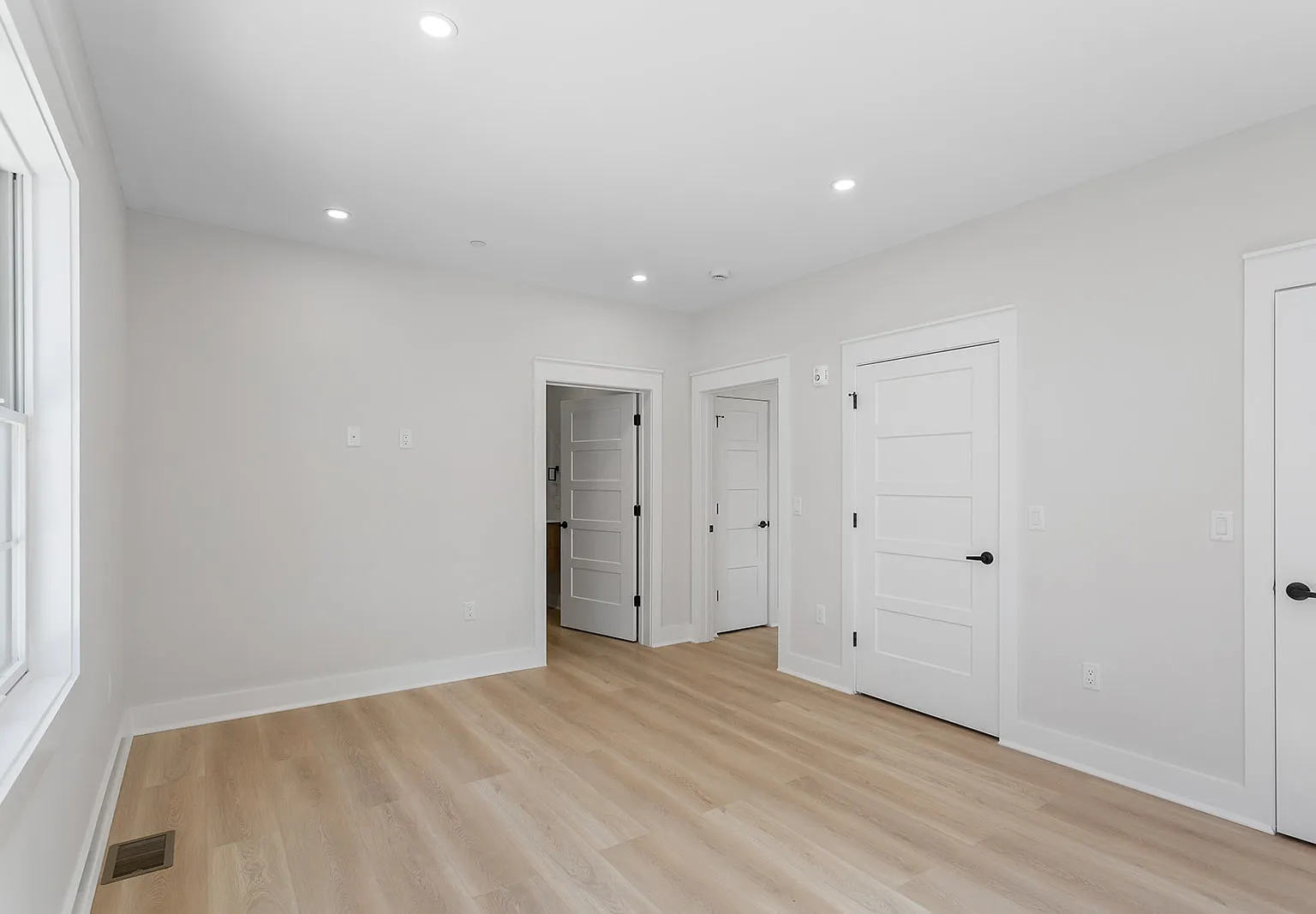 3 bed, $4,500 — Photo 4