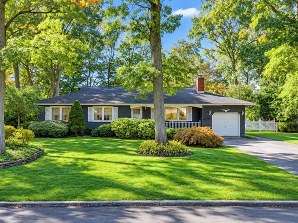 2306 Pine Avenue, Ronkonkoma, NY 11779
