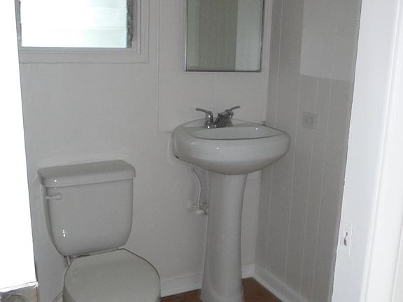 Bathroom tub/shower. NOTE: under renovation of new vanity being & bathroom refresh, pictures to be updated soon.
