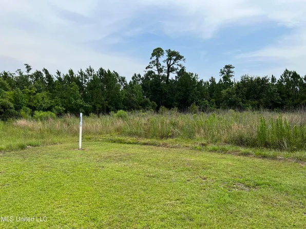 237 Bayview St, Pass Christian, MS 39571