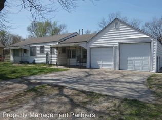 1127 N Andover Rd, Andover, KS 67002