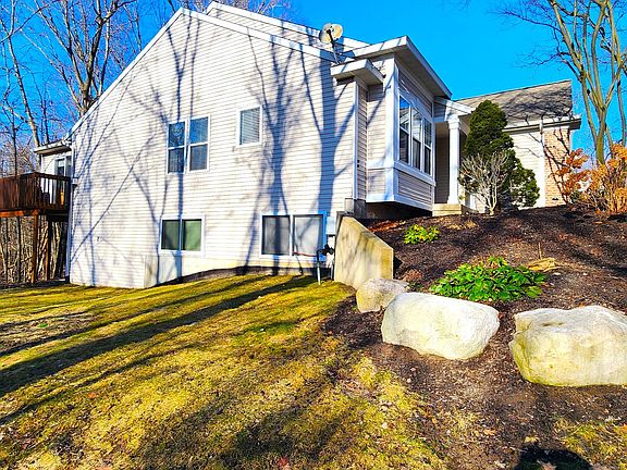 2nd image of 5851 Lyn Haven Dr SE