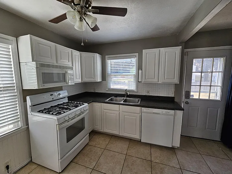 6132 S Cedar St — Photo 10