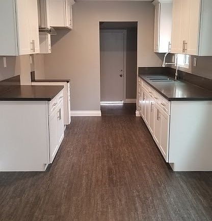 4th image of 1422 W 59th Pl