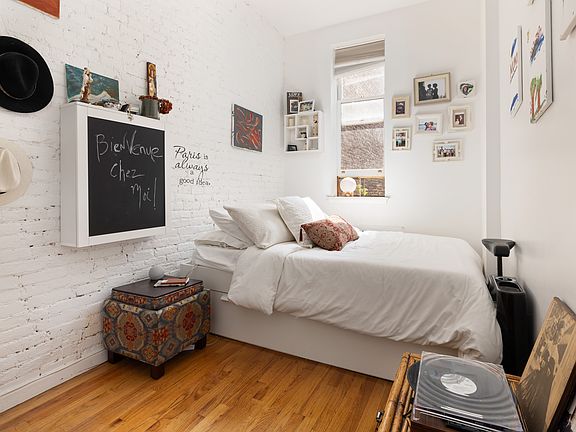 4th image of 128 W 70th St APT 6